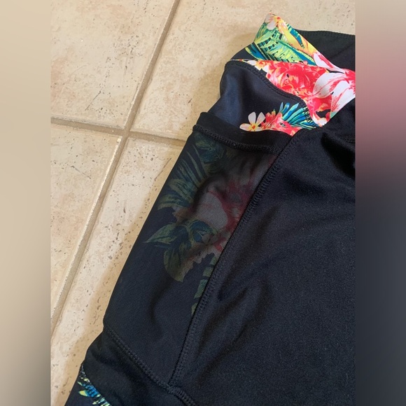 ACX Active Plus Size Floral Print Mesh Panel Capri Leggings 1X - Picture 6 of 7